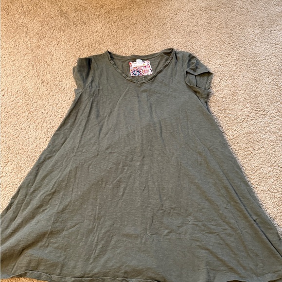 C & California Olive Green V-Neck Tee - Picture 4 of 8